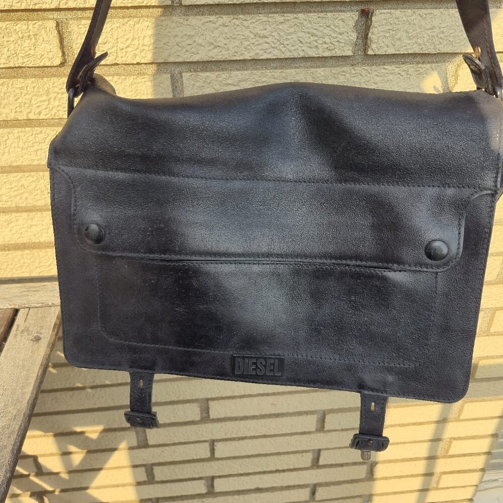 Vintage Diesel Italian Leather Messenger Bag, Retro Flap Closure & Logo Detail - Picture 4 of 13